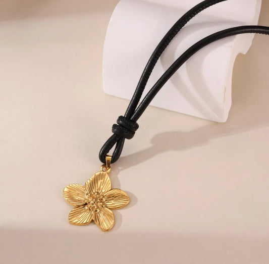 Cove Necklace